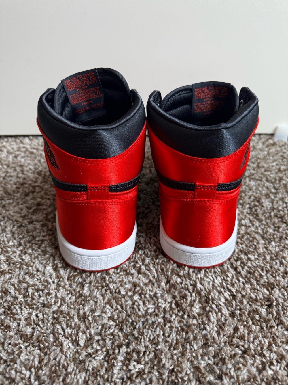 Nike Air Jordan 1 High OG - Black & Red - Picture 7 of 9